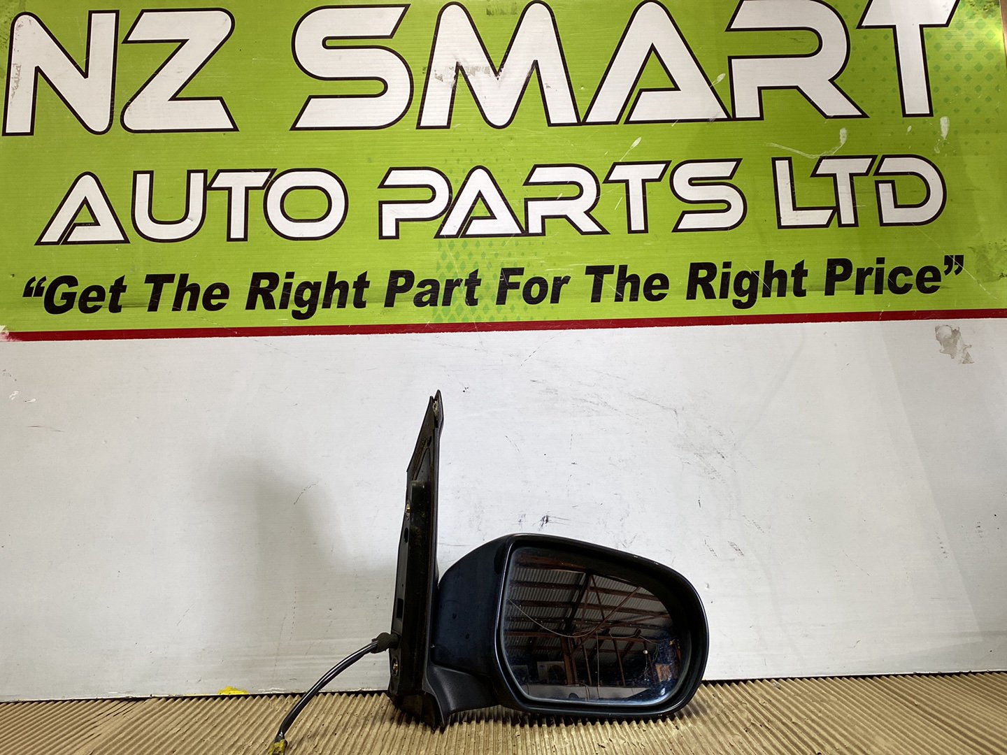 2004 Mazda MPV- Right Door Mirror PN: 5 wires