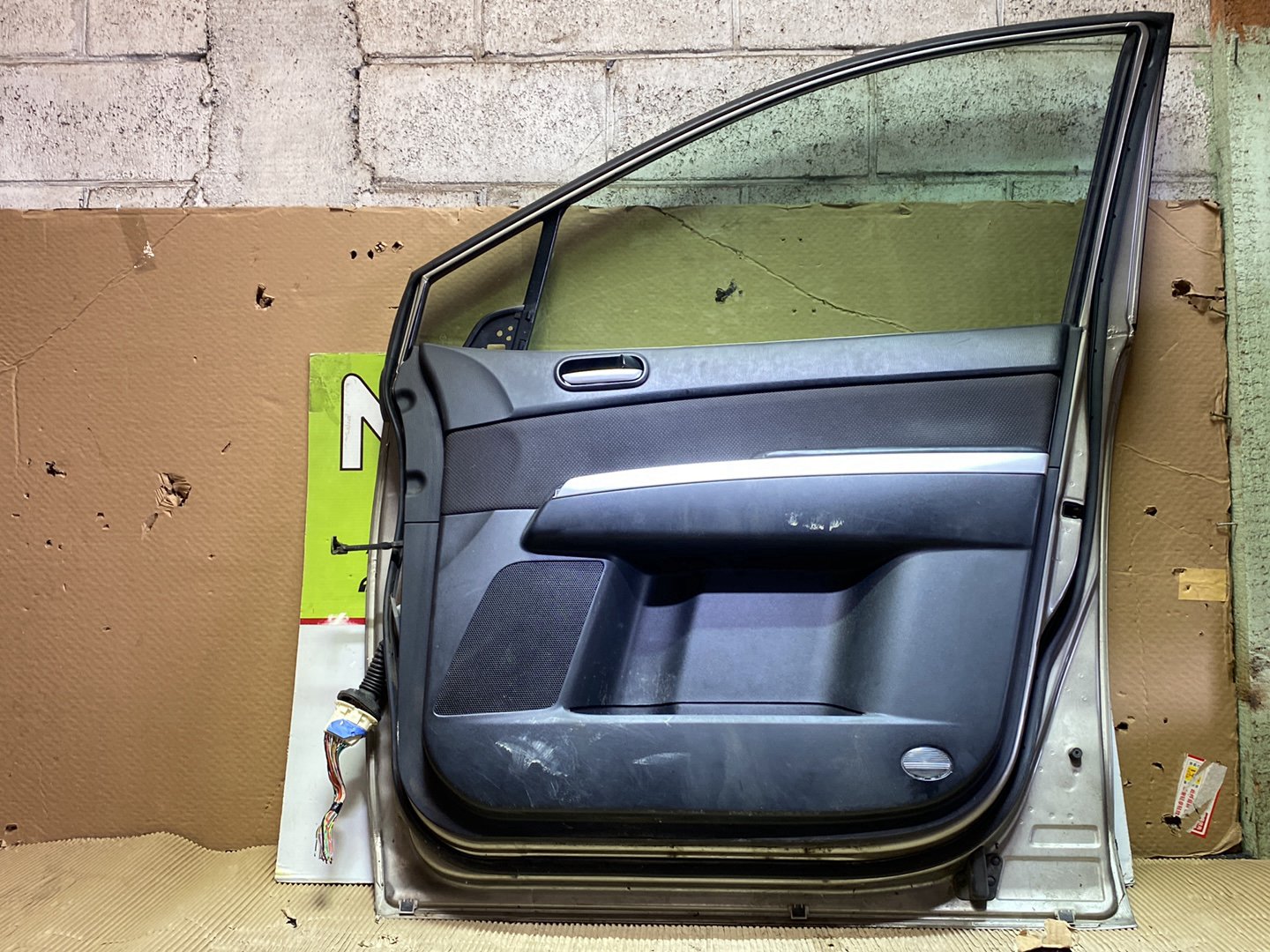 2007 Mazda MPV- Right Front Door PN: see photos-complete