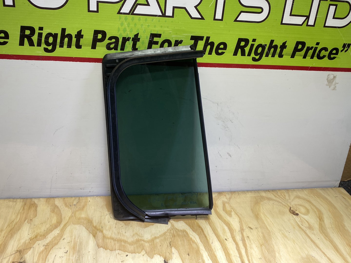 2010 Mazda Premacy CREW - Left Rear Quarter Door Glass