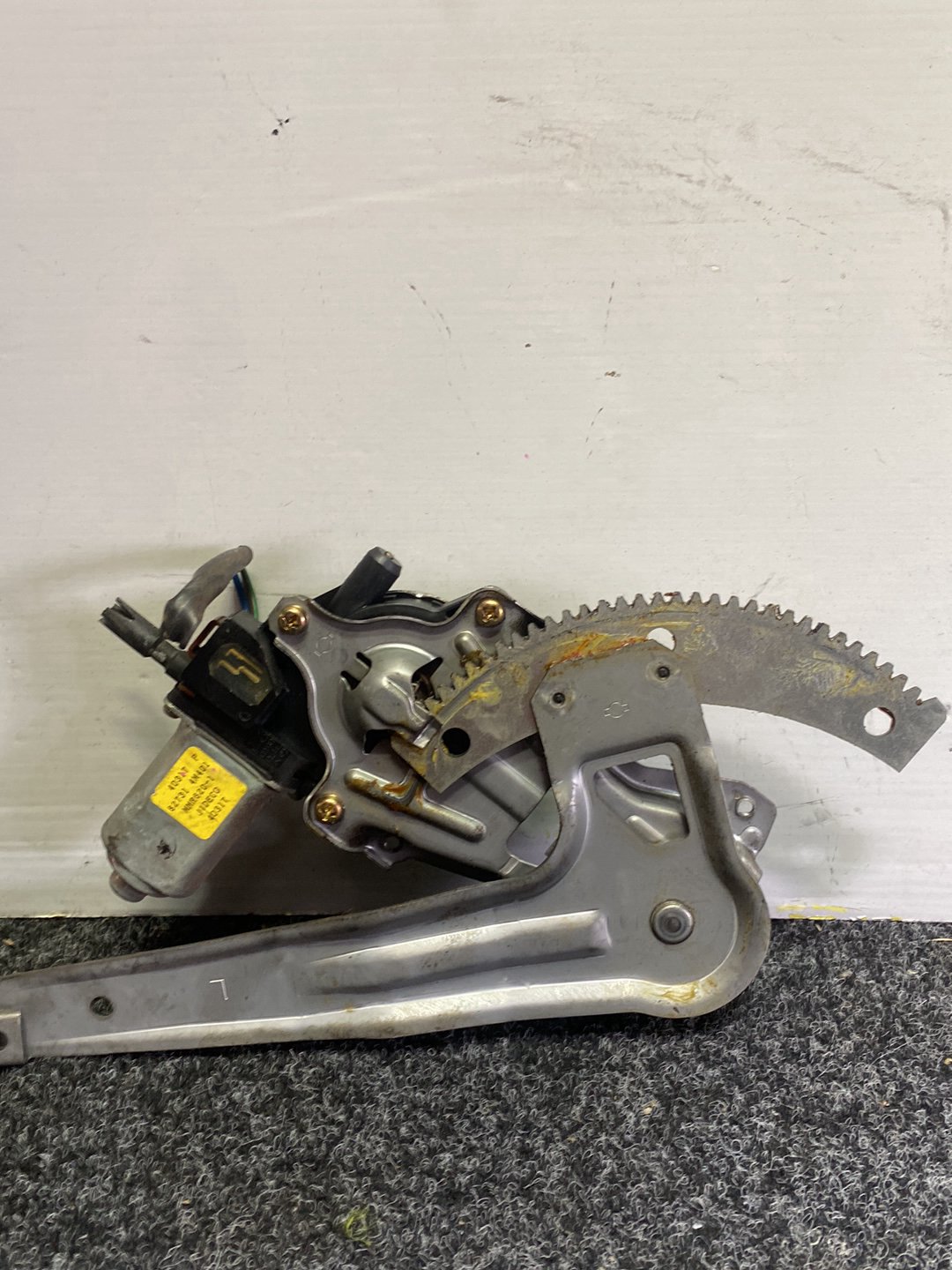 2003 Nissan Bluebird - Left Rear Window Regulator/Motor