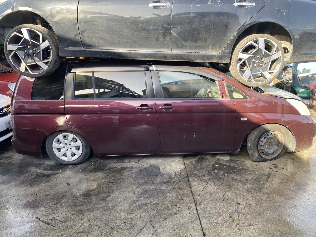 2005 Toyota Isis ZNM10 Dismantling For Parts