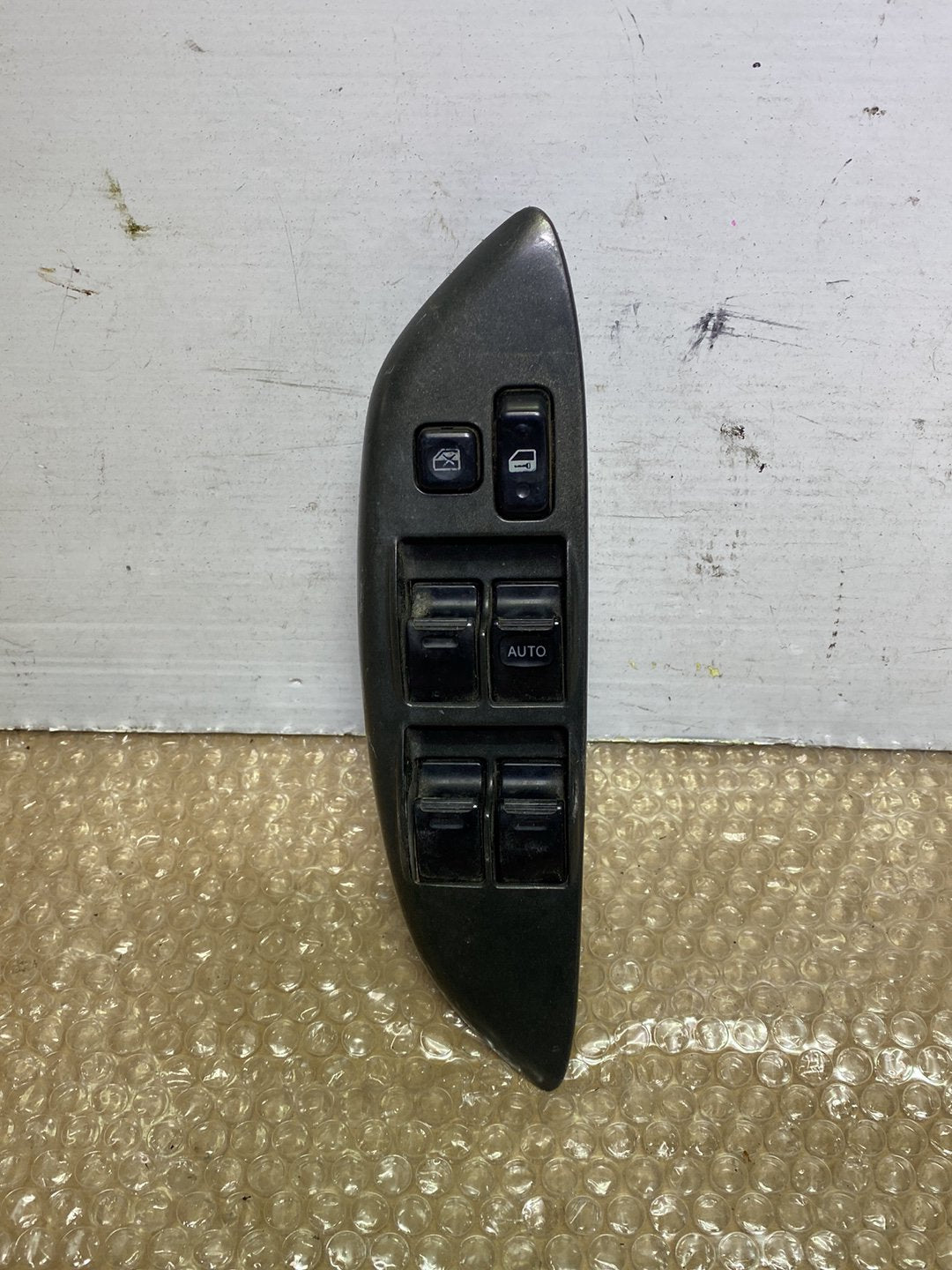 2002 Toyota Vitz - Master Power Window Switch PN: 8482052010