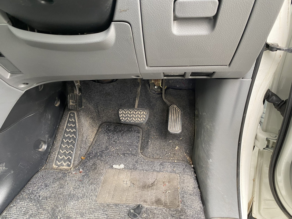 2007 Toyota Voxy AZR60- Dismantling For Parts