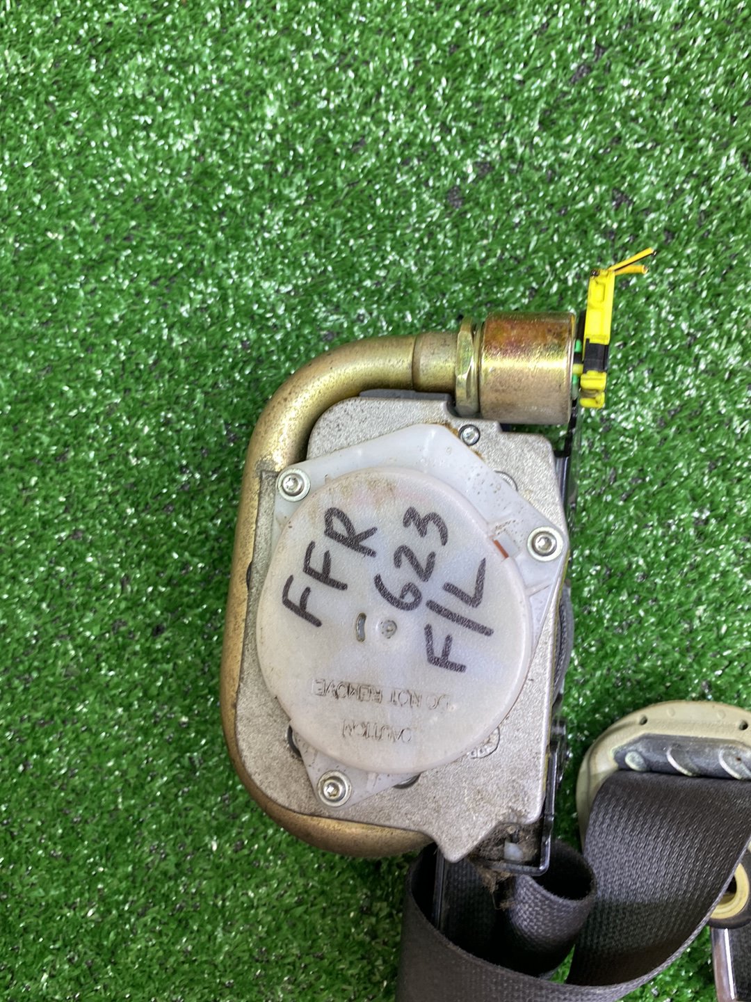 2002 Used Toyota Caldina - Left Front Seat Belt PN: 7323021060B0