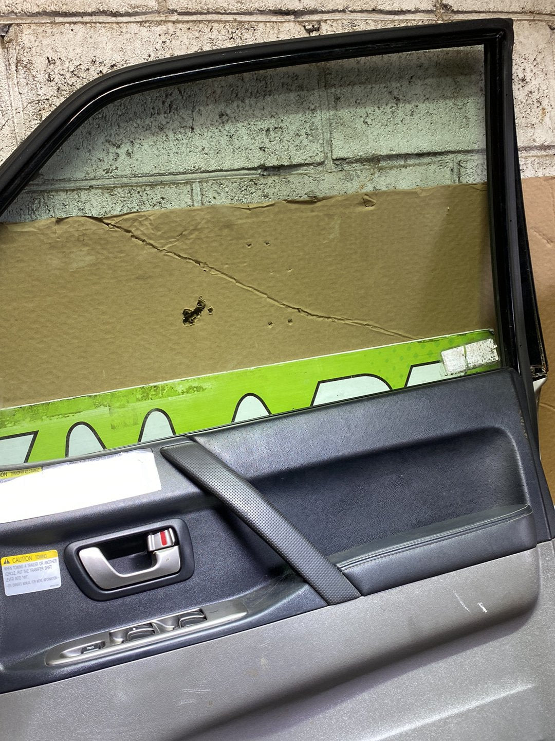2002 Mitsubishi Pajero- Right Front Door PN: see photos-complete