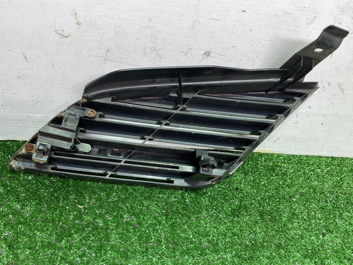 2003 Nissan Primera - Right Front Kidney Grille PN: See photos