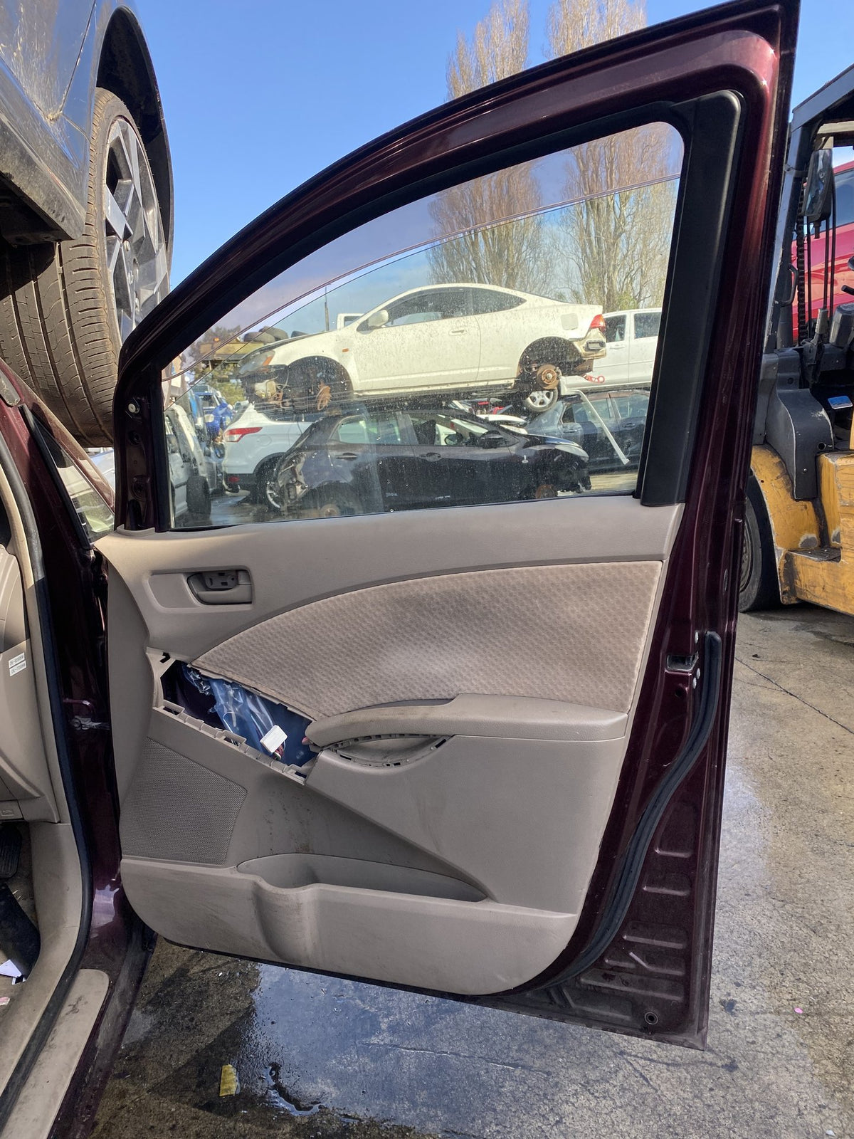 2005 Toyota Isis ZNM10 Dismantling For Parts