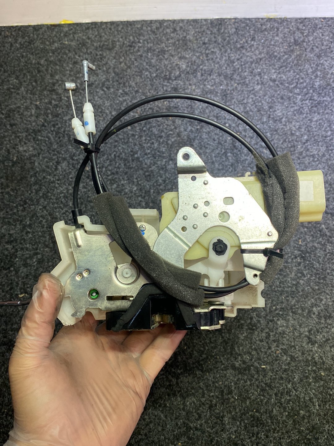 2014 Holden Colorado - Left Front Door Lock Actuator