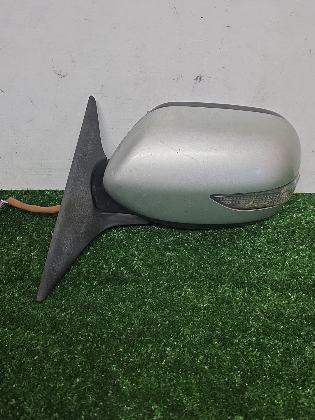 2006 Subaru Legacy - Left Door Mirror PN: 91029AG070/ 9 wires