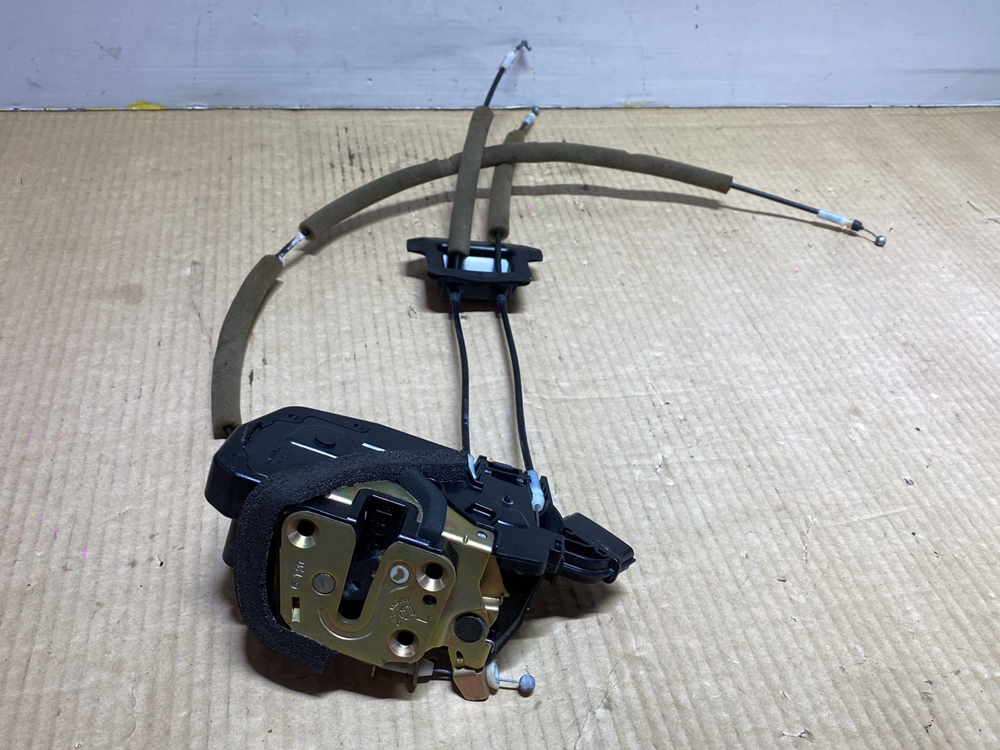 2006 Nissan Fuga Y50 - Left Front Lock Actuator