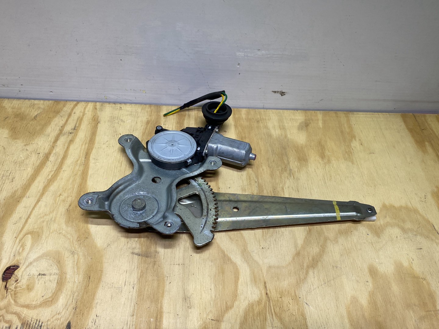 2007 Toyota Auris - Left Rear Window Regulator/Motor