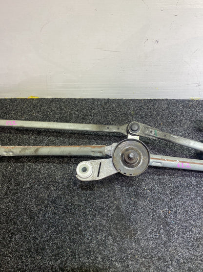 2010 Nissan Juke YF15 - Front Wiper Rack Assembly