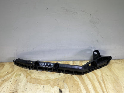 2014 Nissan Leaf ZE0 AZE0 - Right Rear Bumper Retainer