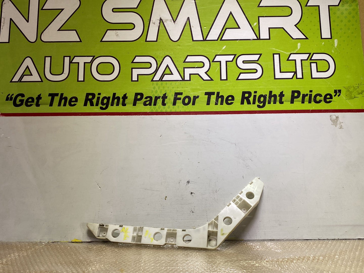 2011 Nissan Fuga- Left Rear Bumper Retainer PN: 852211MA0A