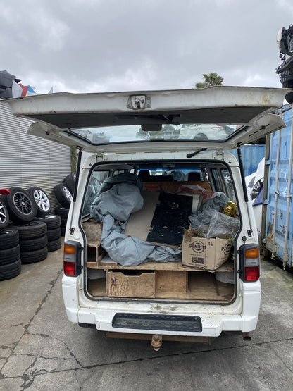2014 Mitsubishi L300 Dismantling For Parts