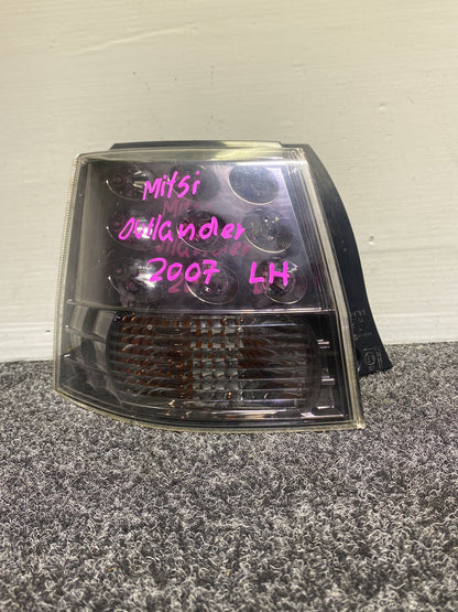 2007 Mitsubishi Outlander - Left Taillight PN: 220-87813