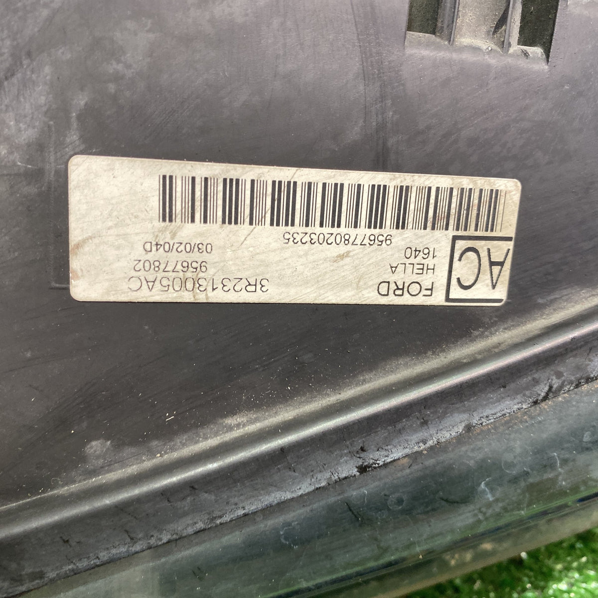 2004 Ford Falcon BA - Right Headlight PN: 3R2313005AC