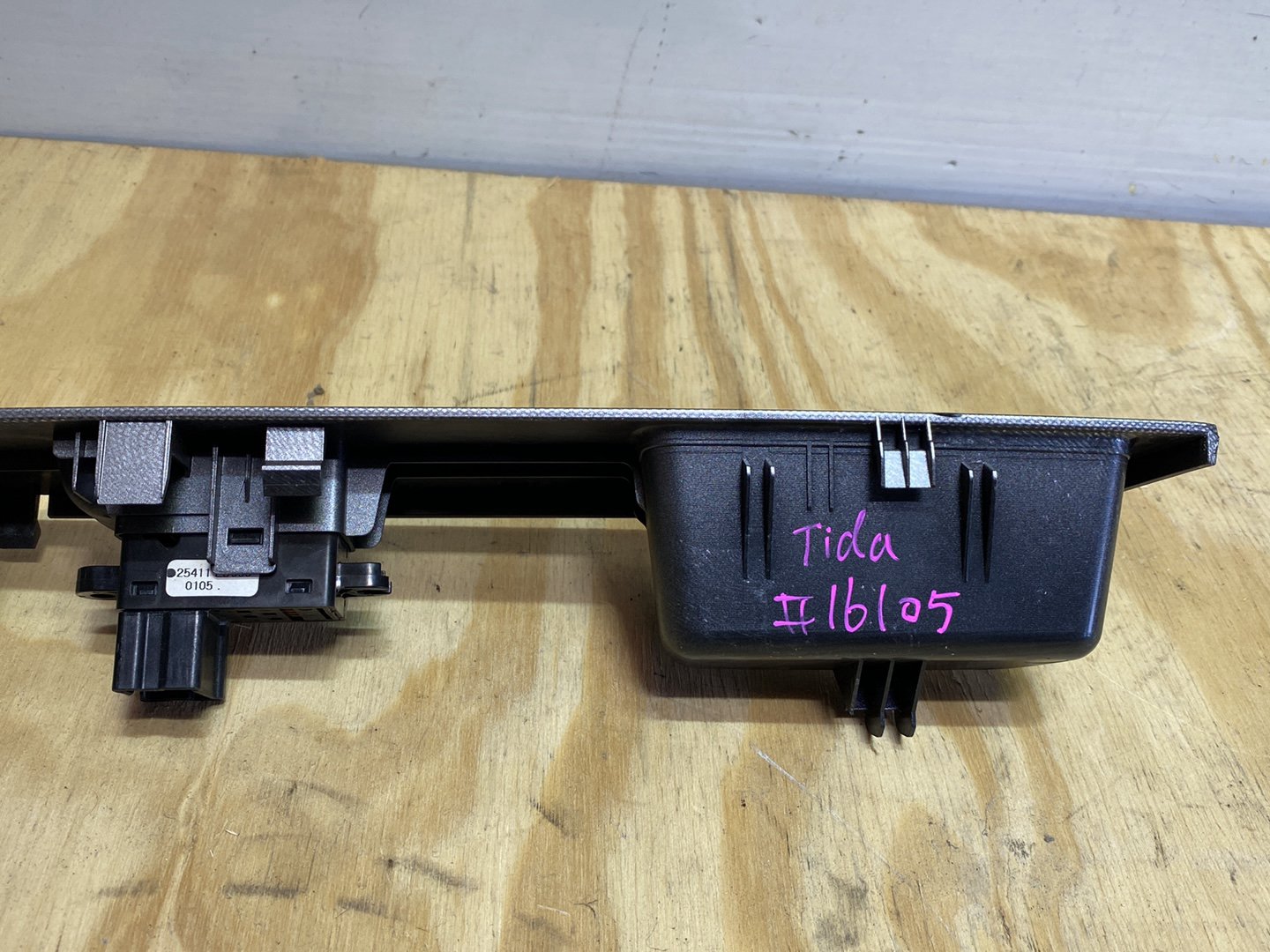 2005 Nissan Tiida JC11 - Left Front Window Switch