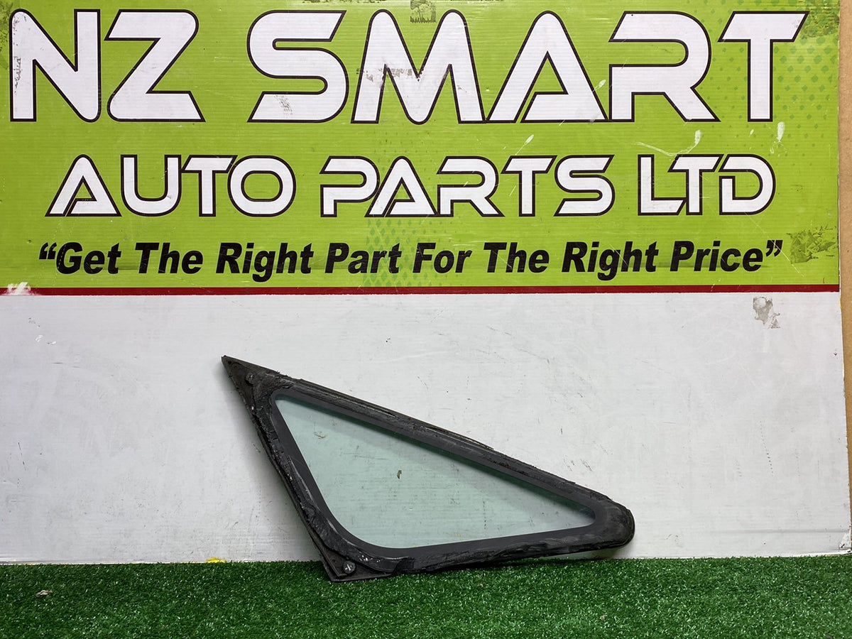 2005 Mitsubishi Colt Z21A-0208802 - Right Rear Quarter Door Glass PN: M212