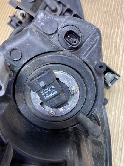 2009 Mazda Premacy- Right Headlight PN: see photos