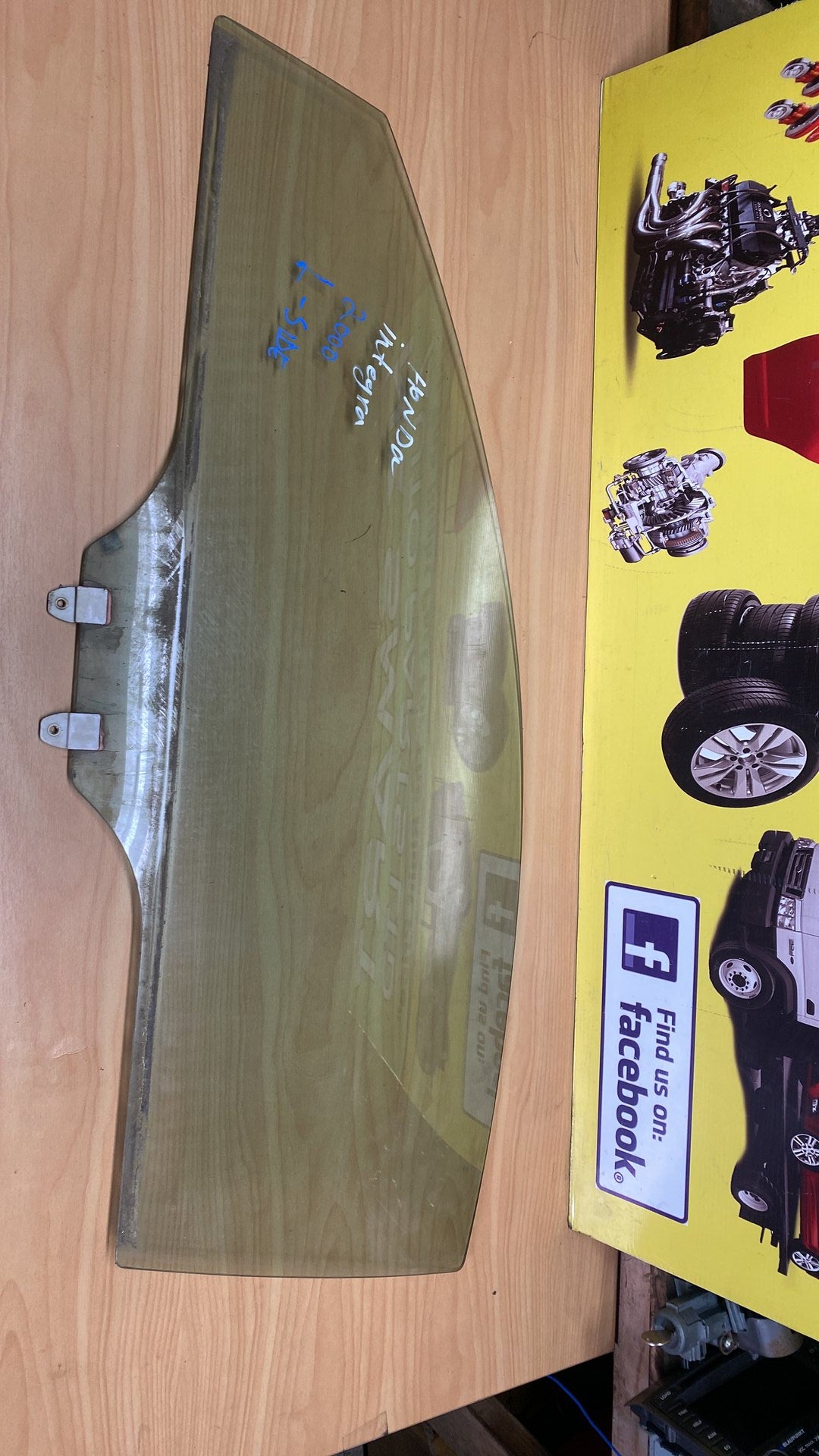2000 Honda Integra- Left Front Door Window PN: