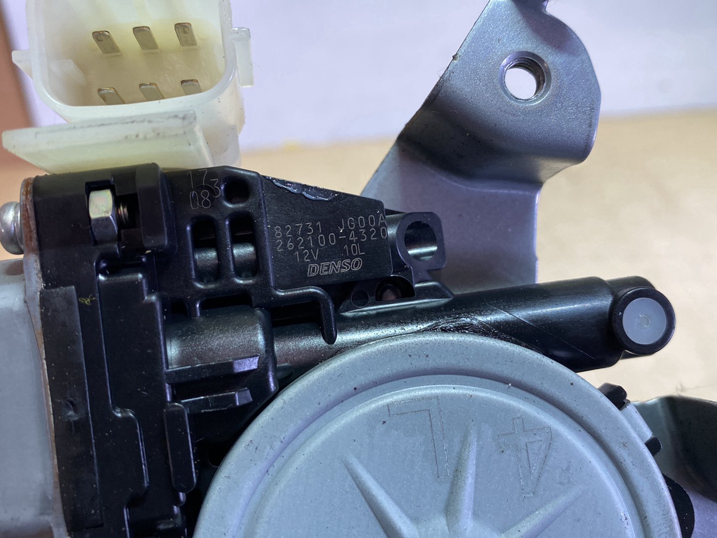 2009 Nissan X-Trail NT31 - Left Rear Window Regulator/Motor