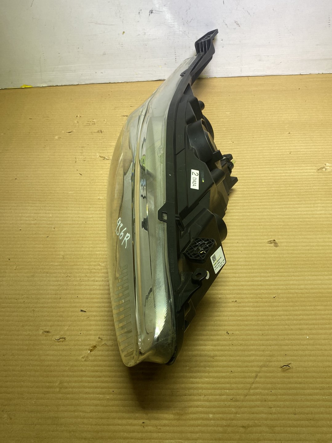 2014 Ford Fiesta- Right Headlight PN: