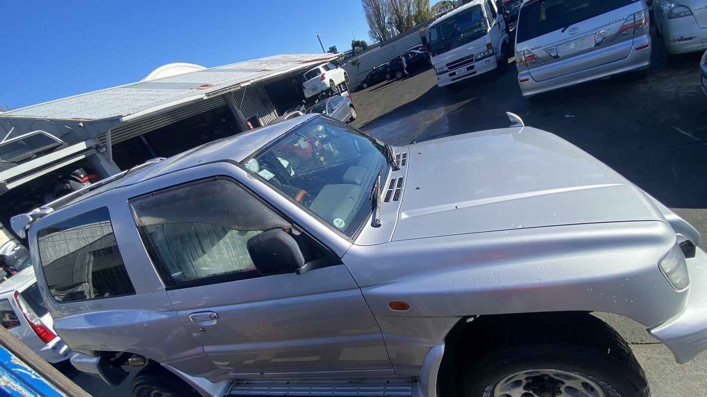 1997 Mitsubishi Pajero V25      Dismantling For Parts
