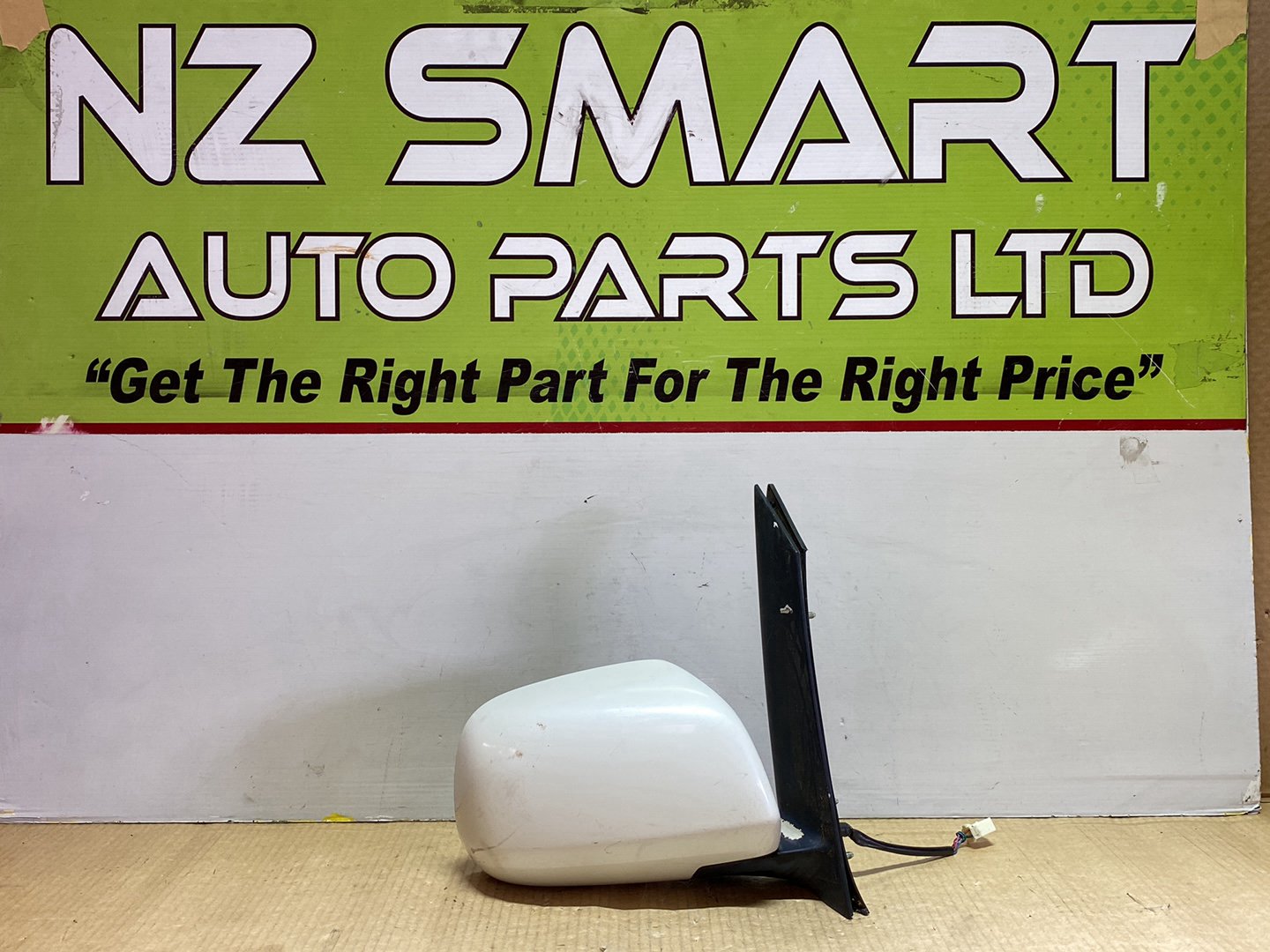 2006 Toyota Voxy AZR60 - Right Door Mirror 5 wires ( Second Hand )