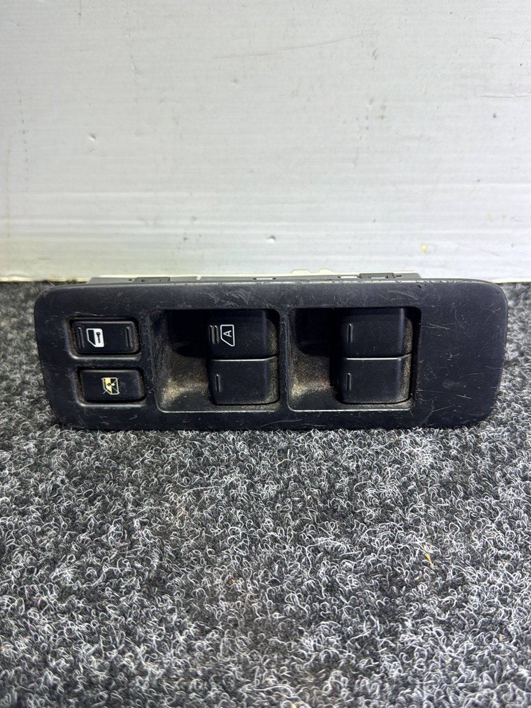 2008 Nissan Dualis- Master Power Window Switch PN: 25401 JD02D