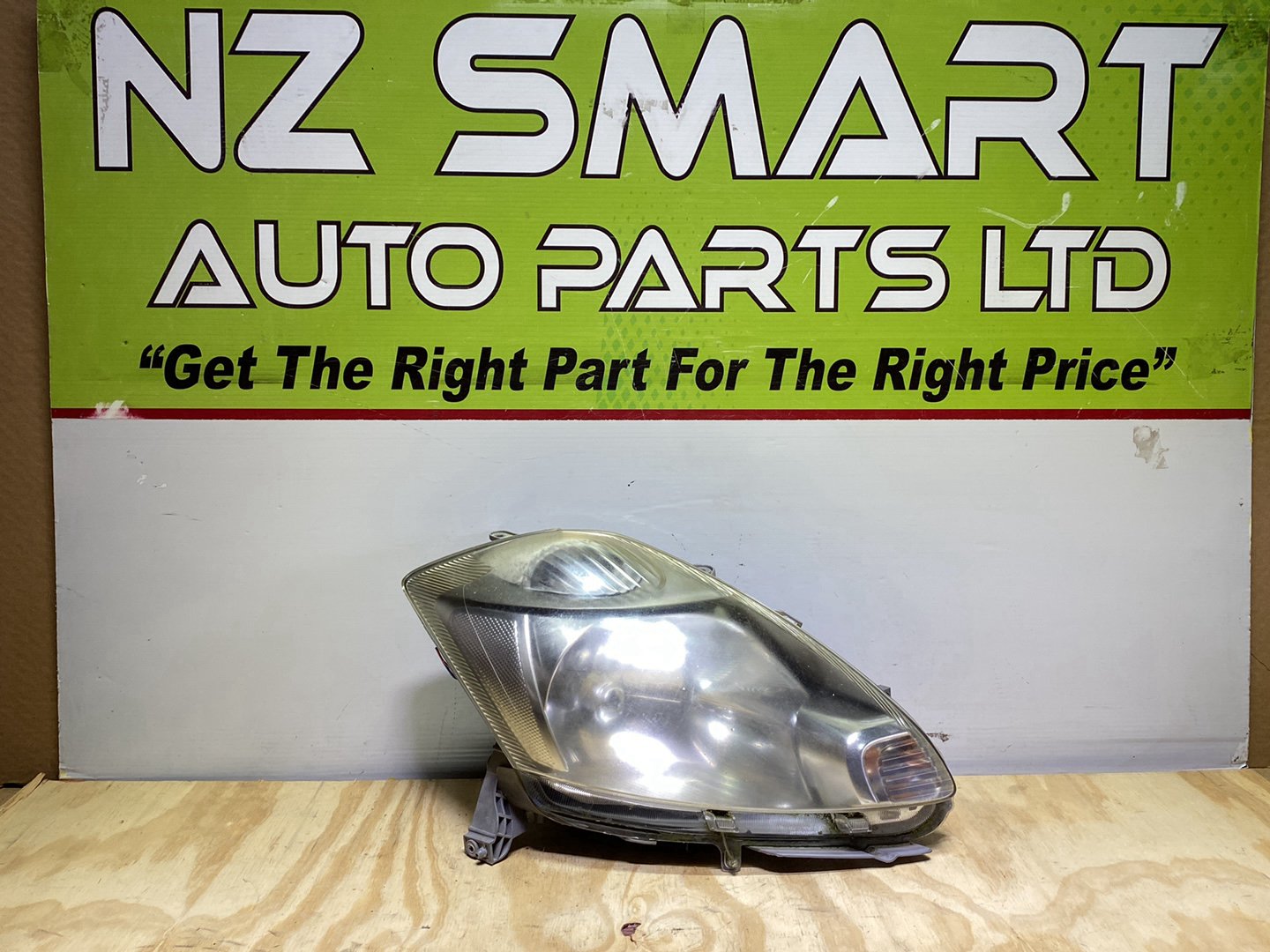 2005 Daihatsu Sirion - Right Headlight PN: Koito 100-51764