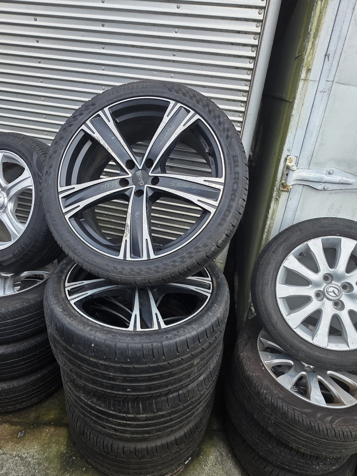 Mag Wheel Set PN: Stud Pattern 5x114.3/ Wheel Size 21x9JJ/ Offset 38