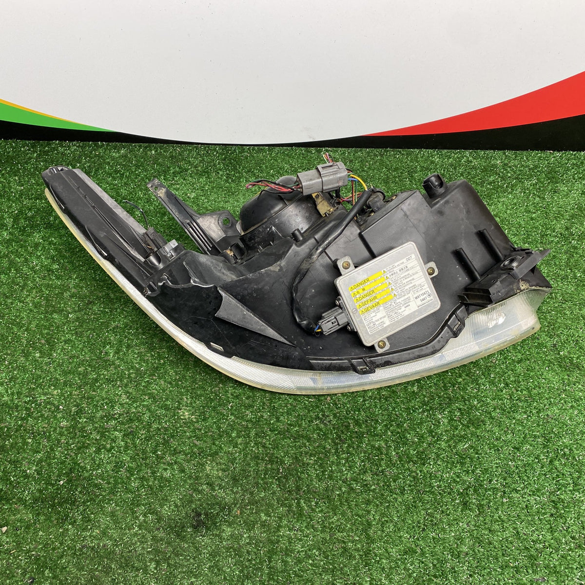 2004 Mazda MPV - Left Headlight PN: STANLEY P3811