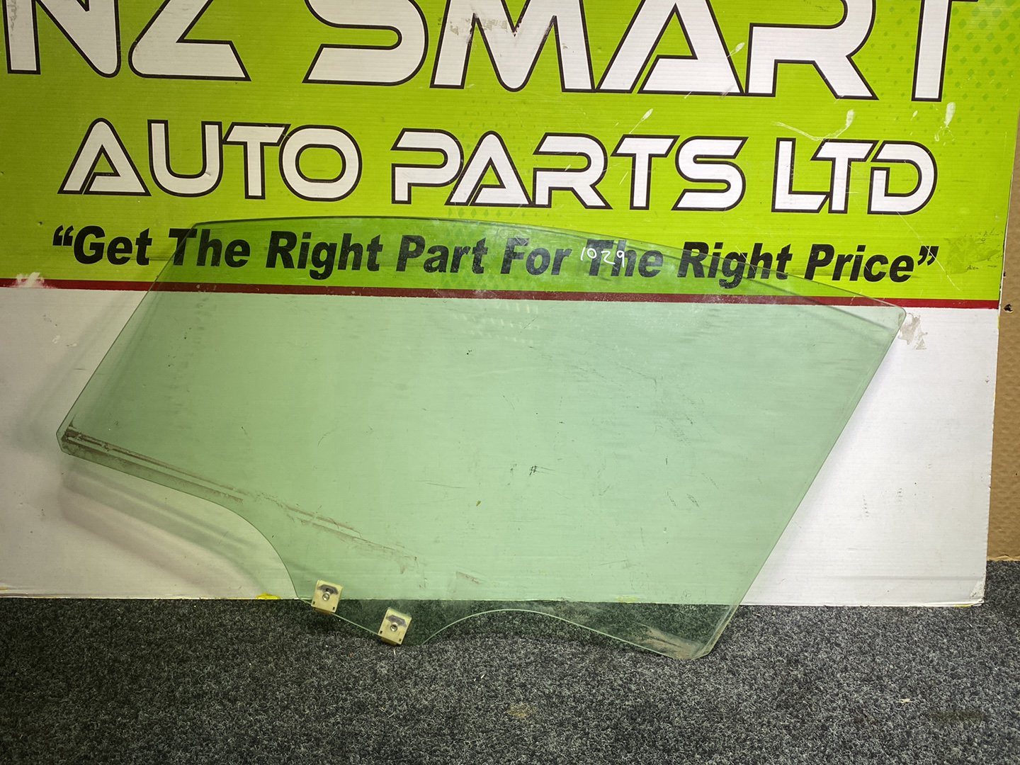 2010 Mazda Premacy CREW - Left Front Door Glass PN: Tint Number M408