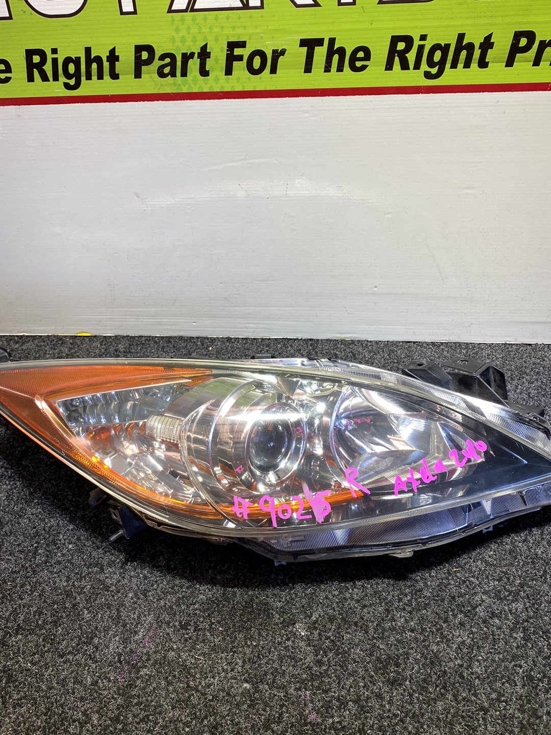 2010 Mazda Axela - Right Headlight Manual Adjust/ Non Hid/ Koito 100-41343