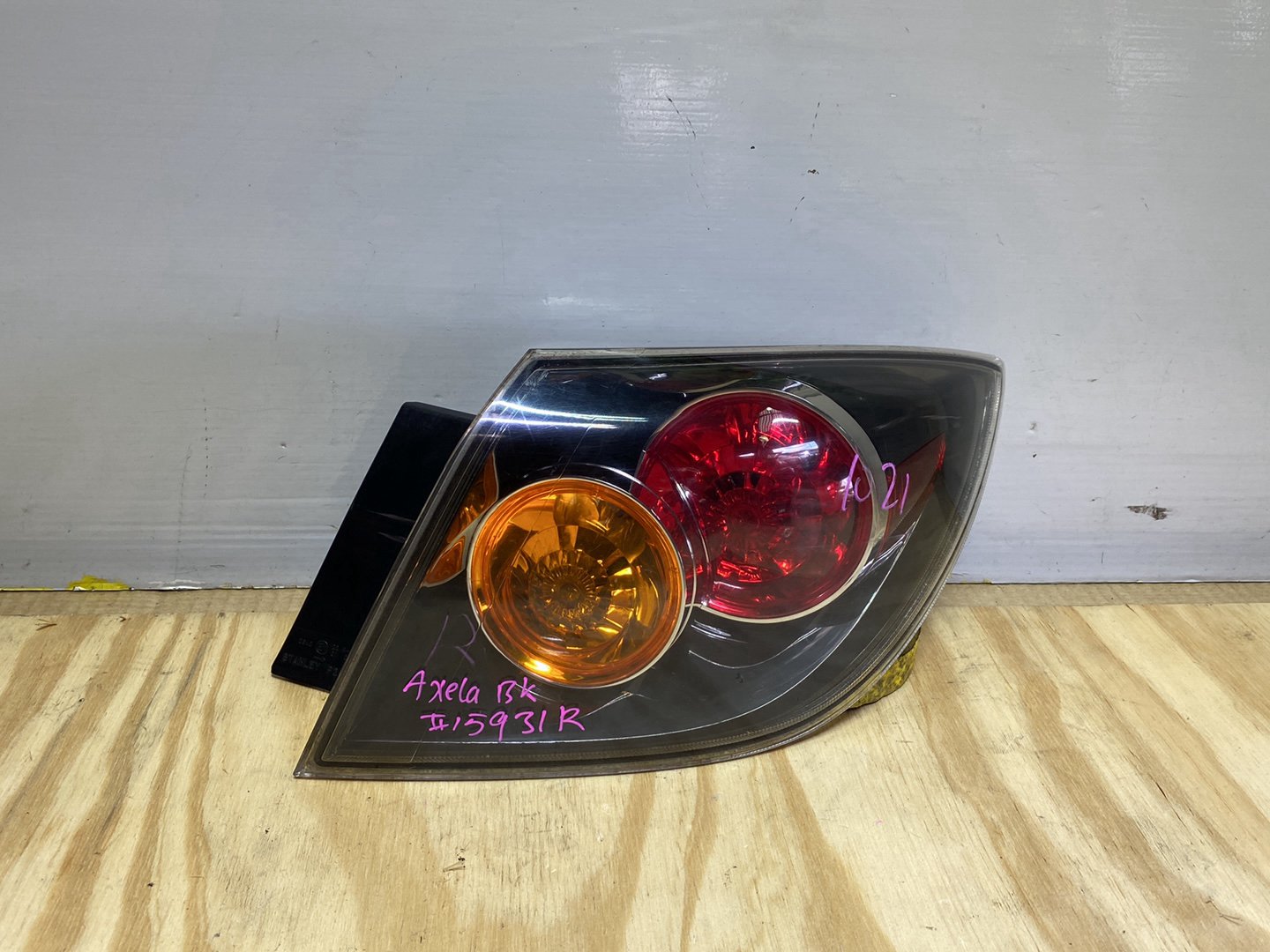 2005 Mazda Axela BK5P - Right Taillight PN: P2912
