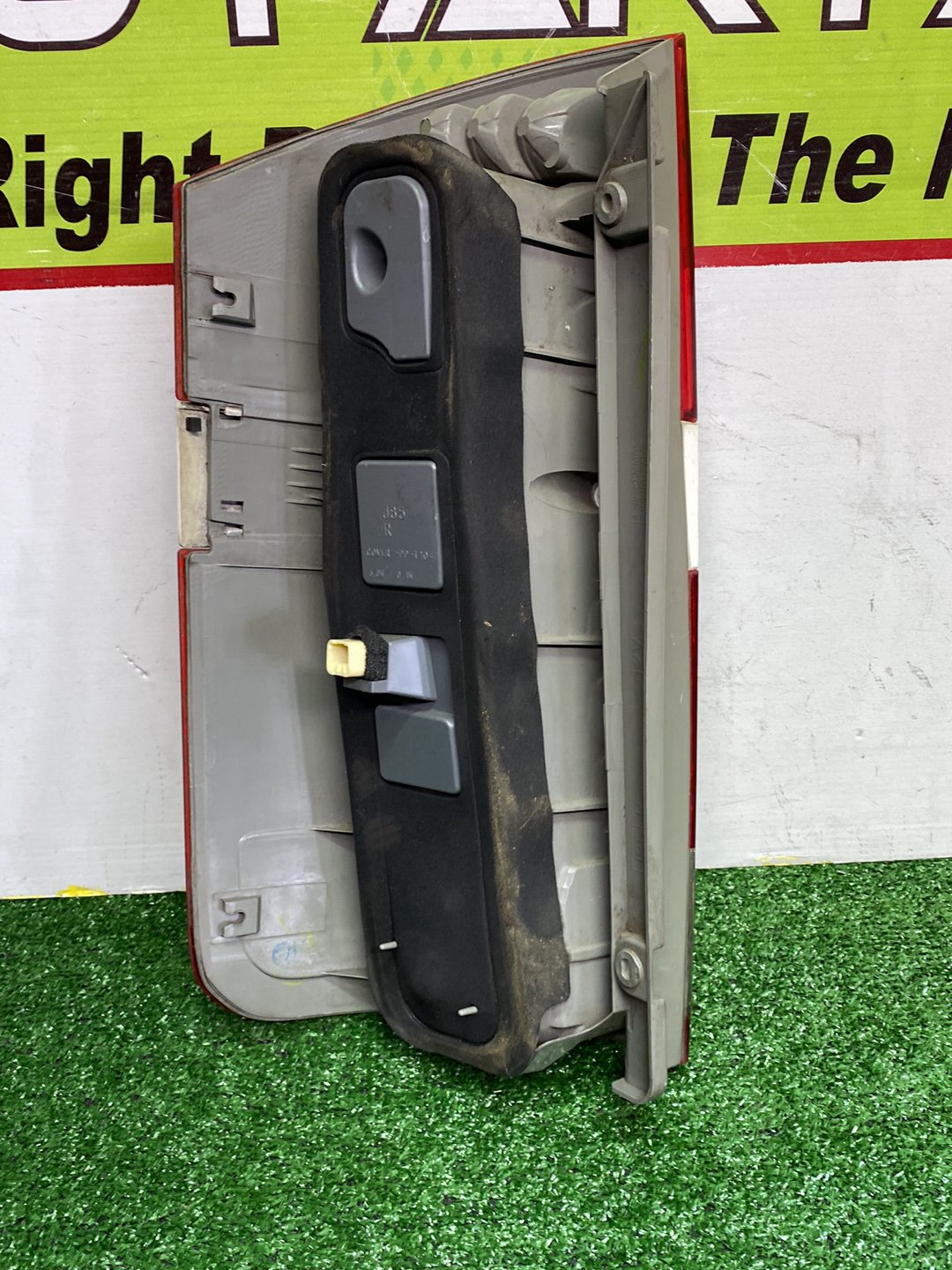 2005 Used Toyota Noah - Right Taillight PN: 28-184