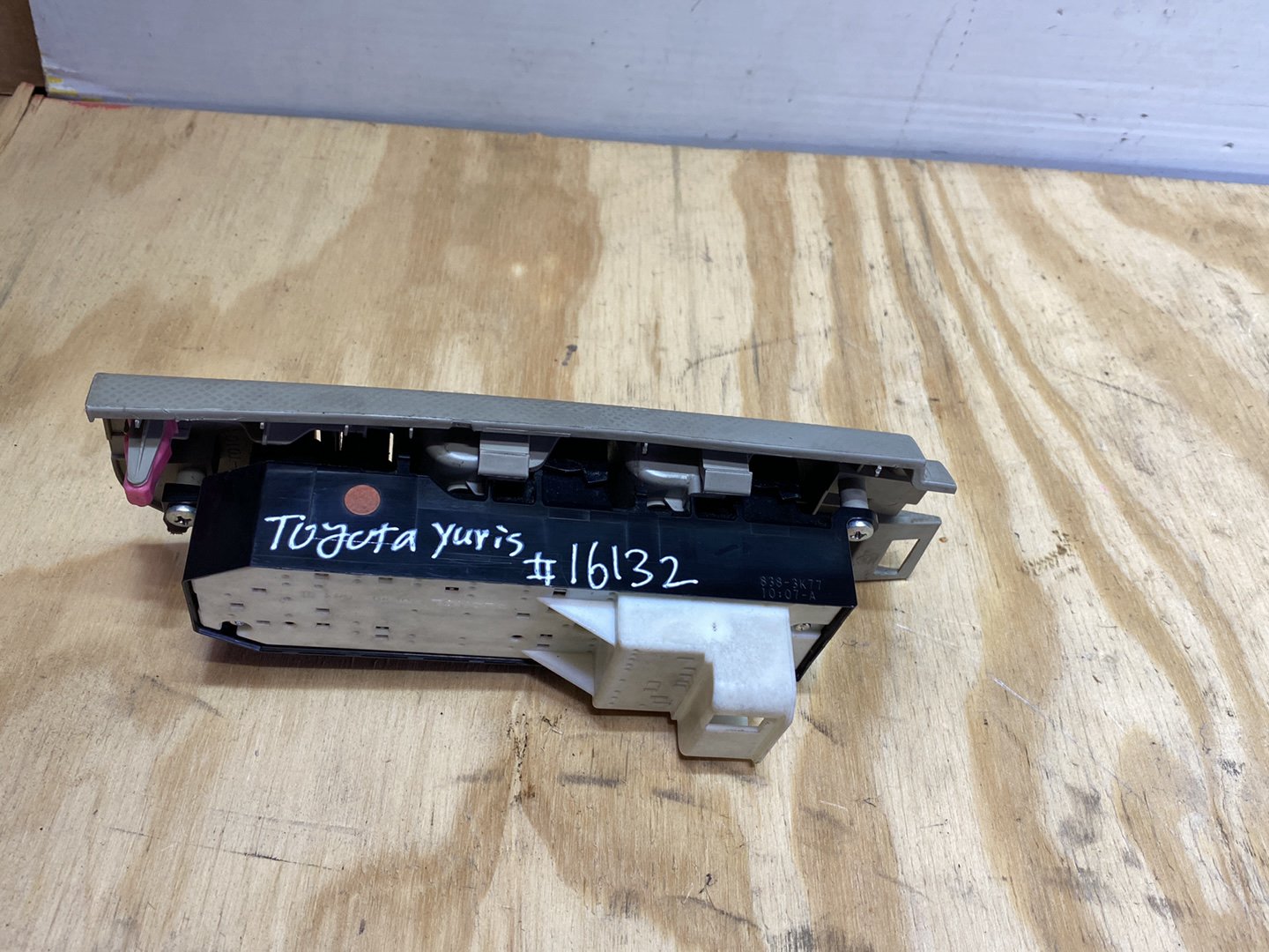 2008 Toyota Yaris - Master Power Window Switch
