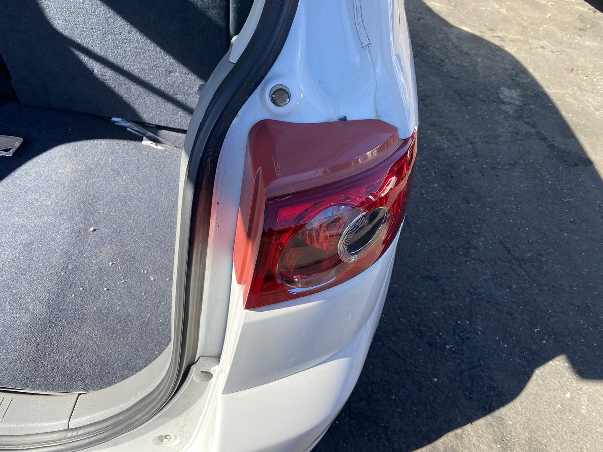 2003 Mazda Demio DY5W  Dismantling For Parts