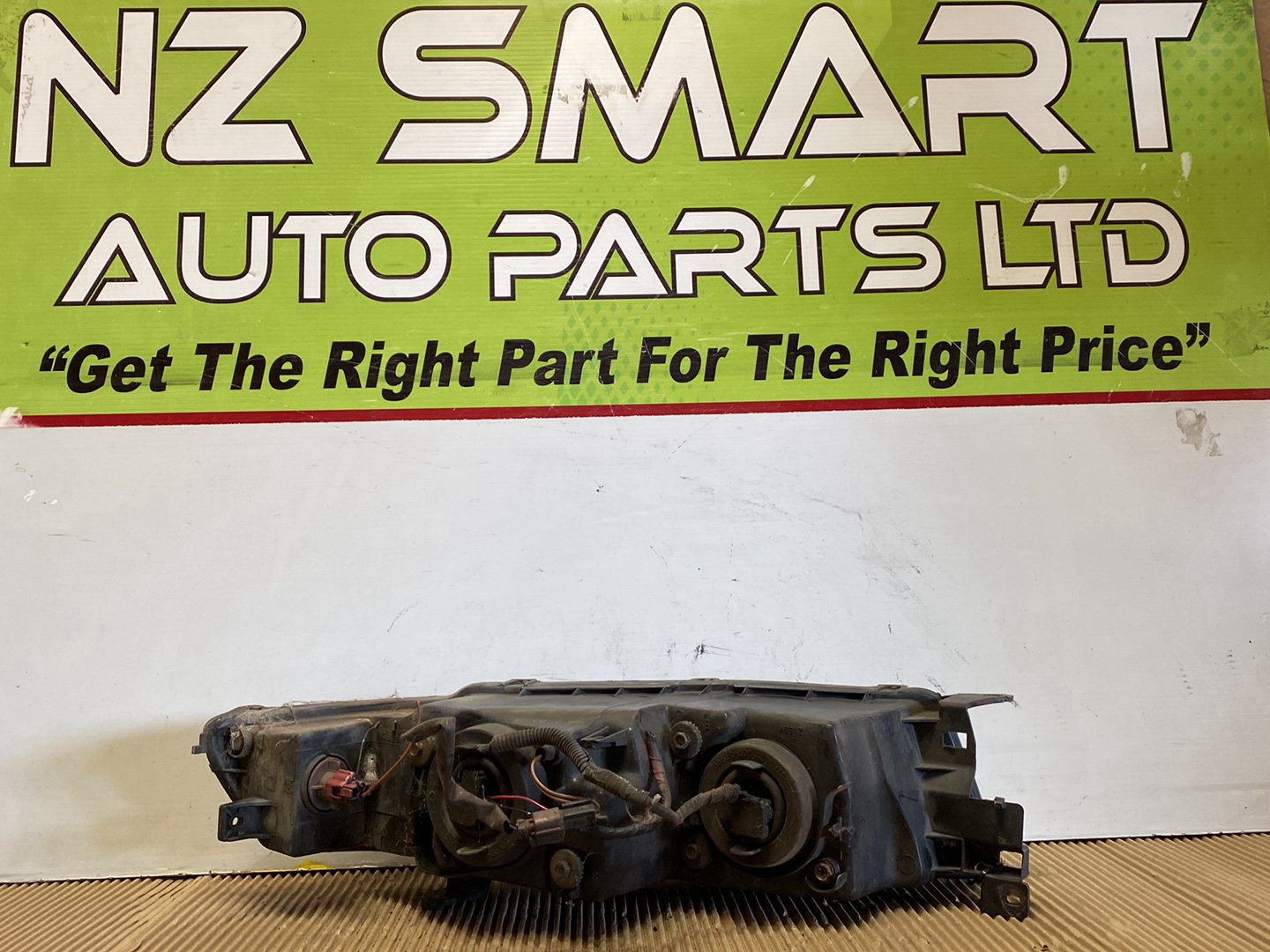 2002 Mitsubishi Galant- Right Headlight PN: STANLEY 907-37000