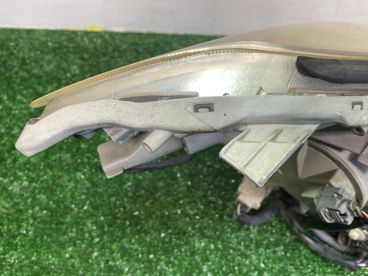 2002 Toyota Caldina - Left Headlight PN: 8118521110