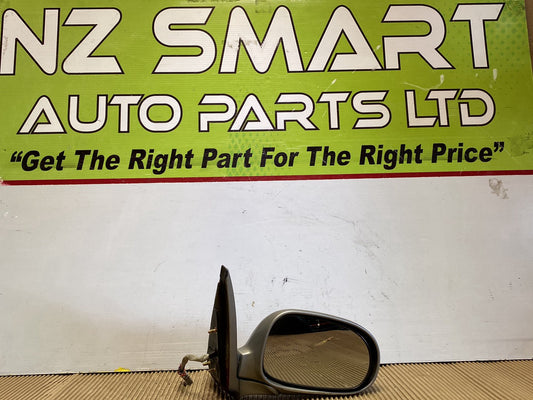 2003 Nissan Bluebird- Right Door Mirror PN: 5 wires