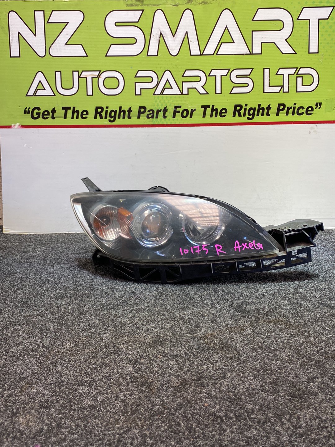 2008 Mazda Axela - Right Headlight Auto Adjust/ Hid Type/ Stanley P2951