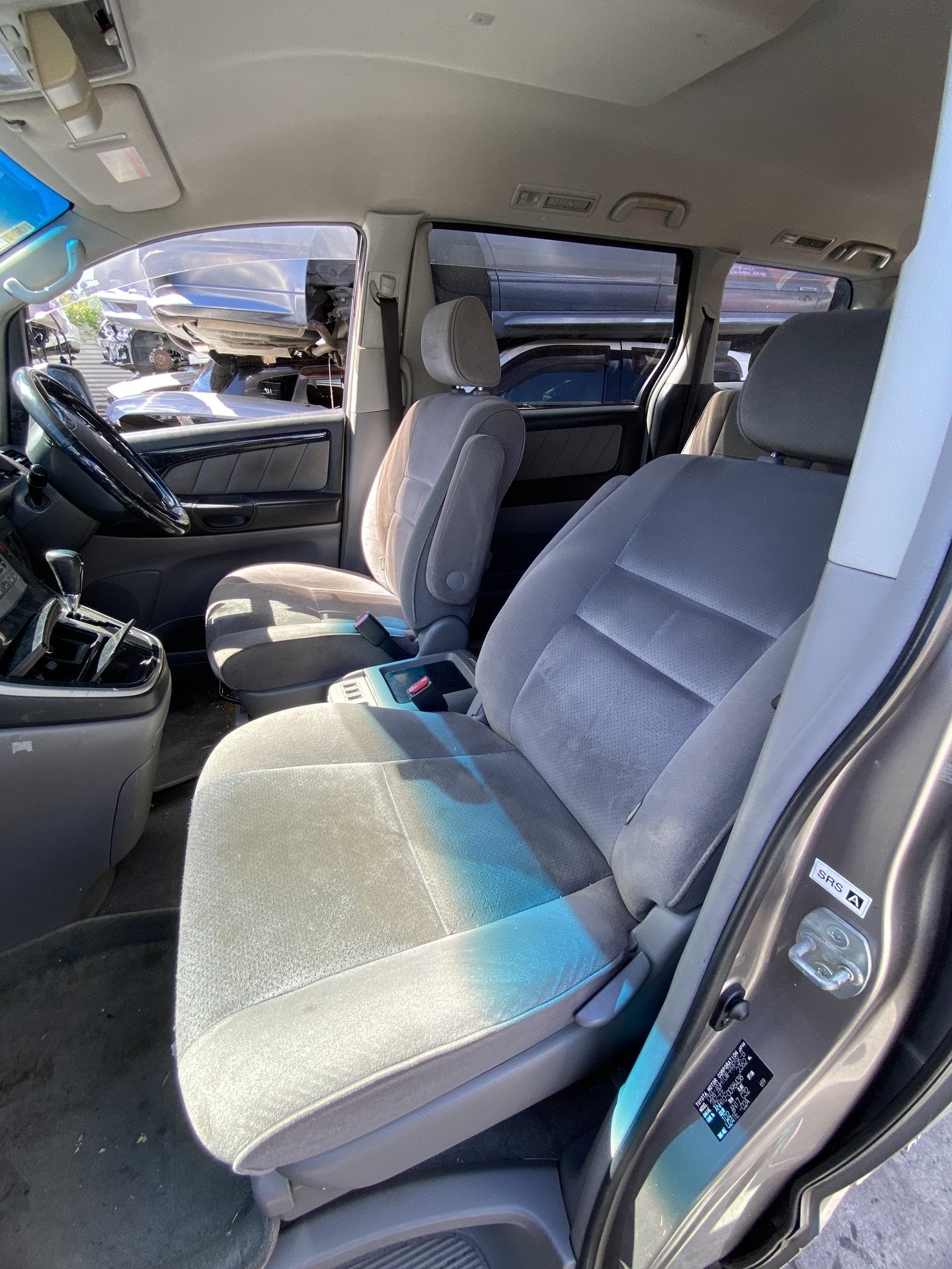2005 Toyota Alphard ANH10 Dismantling For Parts