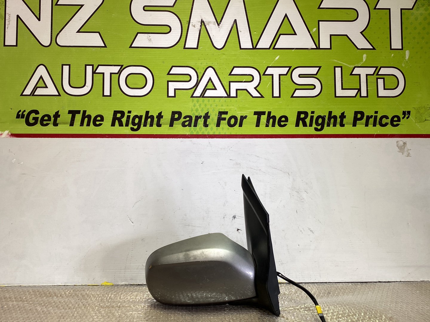 2004 Mazda MPV- Right Door Mirror PN: 5 wires