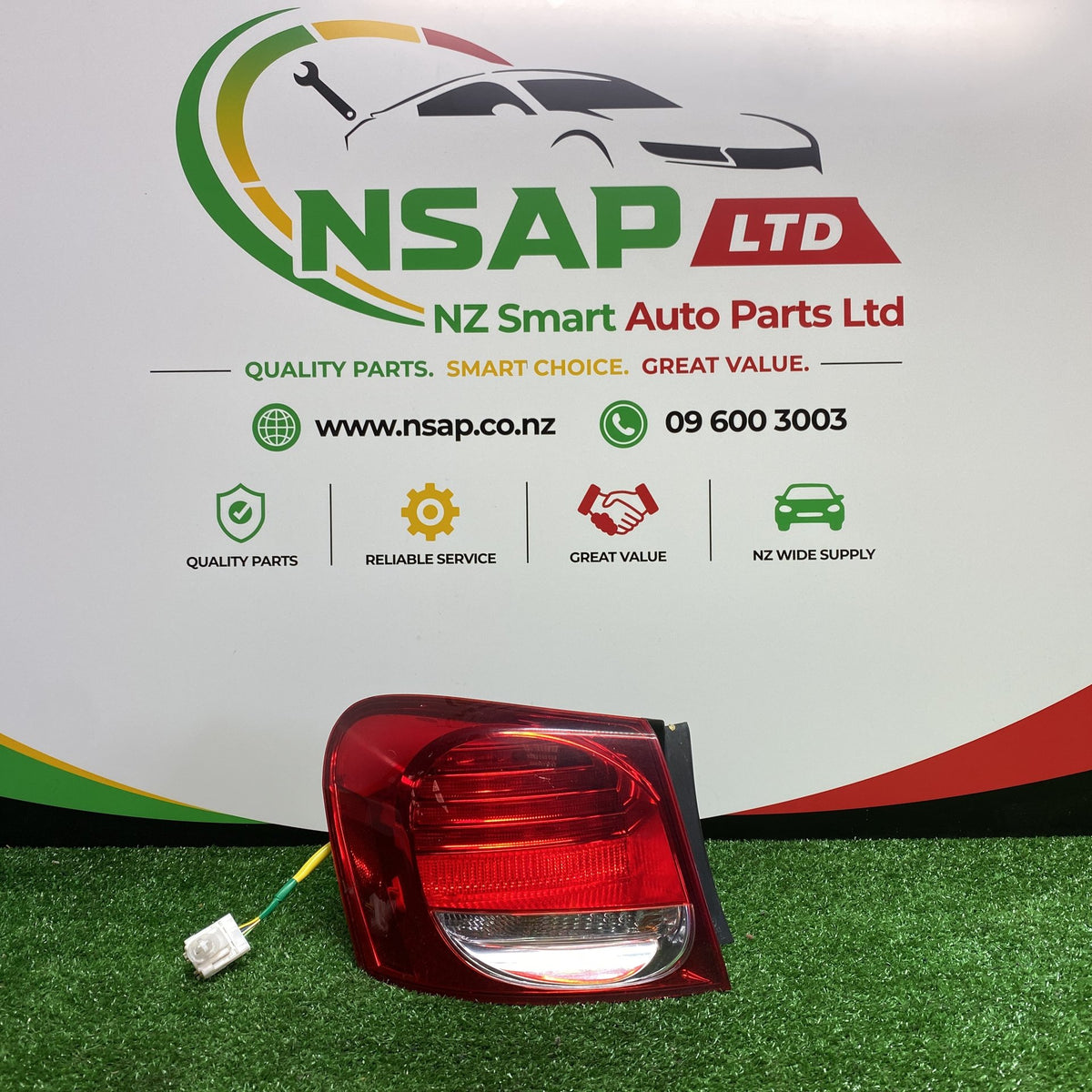 2006 Used Lexus GS450h - Left Taillight LENS: KOITO 30-325/ PN: 81561-30A30