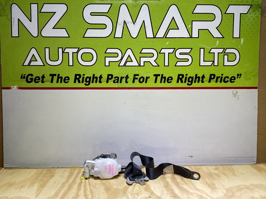 2015 Toyota Prius ZVW30 - Left Front Seat Belt