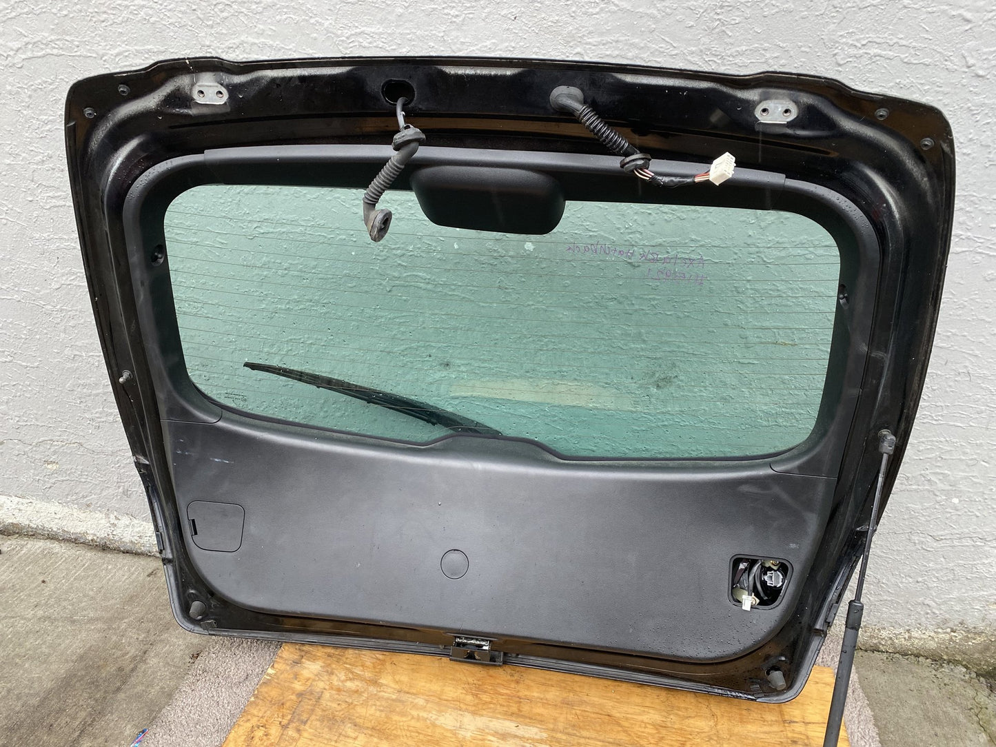2005 Mazda Axela BK5P - Tailgate