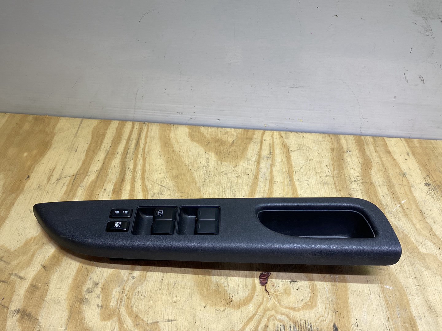 2012 Nissan Micra - Master Power Window Switch