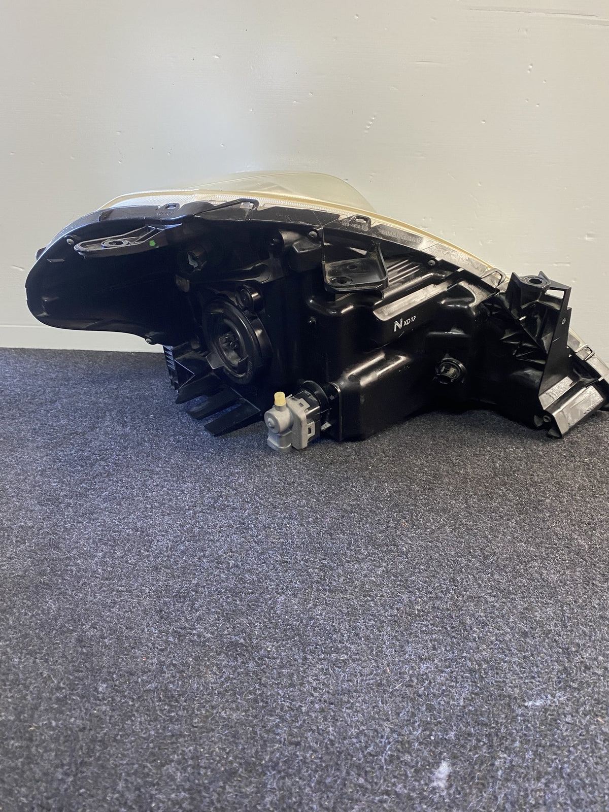 2008 Nissan Tiida - Left Headlight PN: P7779 F/Lift elec adjust